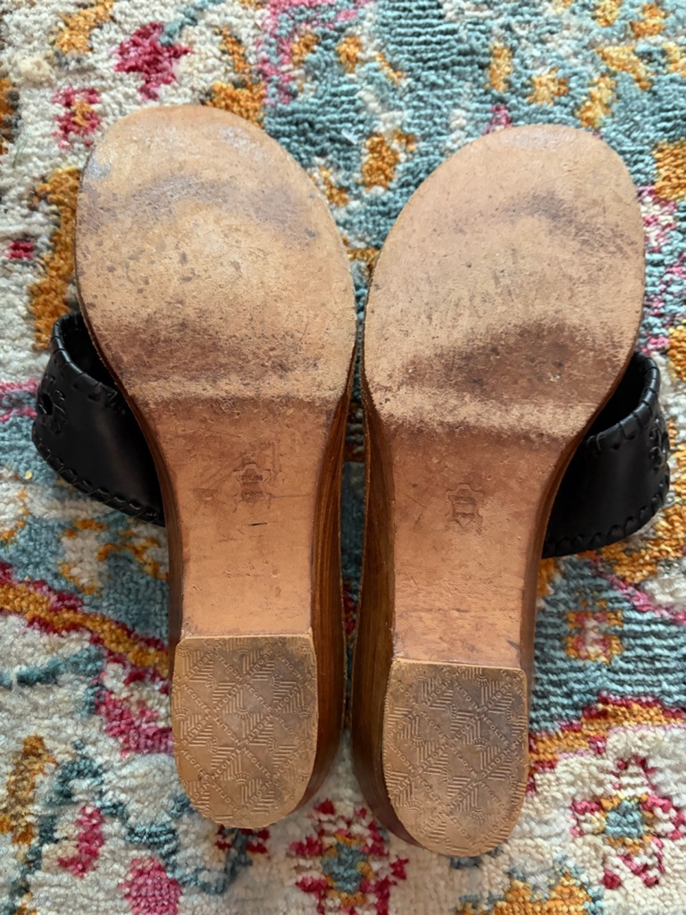 Jack Rogers Black Leather Thong Wedge Sandals with Tan Footbed - Picture 4 of 4